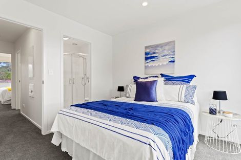 Photo of property in 11 Meg Lane, Glen Eden, 0602