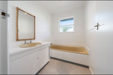 Photo of property in 28 Robert Burke Place, Henderson, Auckland, 0612