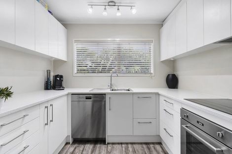 Photo of property in 5 Higham Ferrers Place, Red Beach, 0932