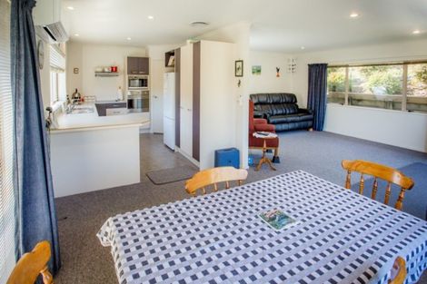 Photo of property in 6 Cabernet Close, Paraparaumu, 5032