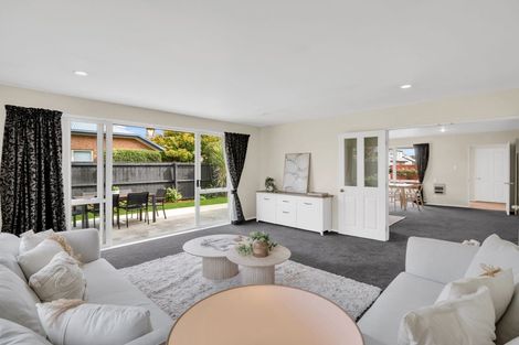 Photo of property in 3 Rosefield Lane, Northcote, Christchurch, 8052
