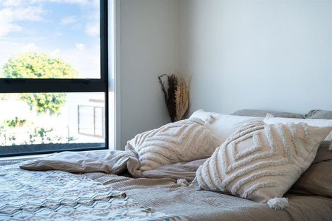 Photo of property in 4/11 Scanlen Terrace, Kelston, Auckland, 0602