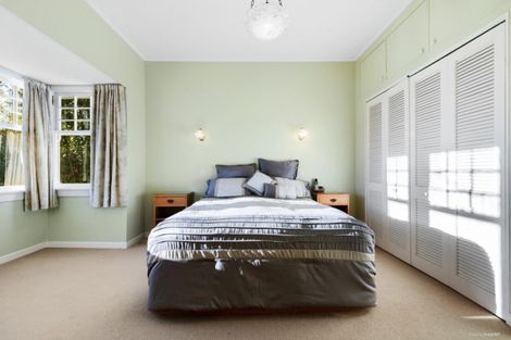 Photo of property in 1 Grove Road, Kelburn, Wellington, 6012