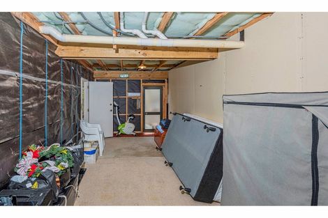 Photo of property in 1/96 Edmonton Road, Henderson, Auckland, 0612