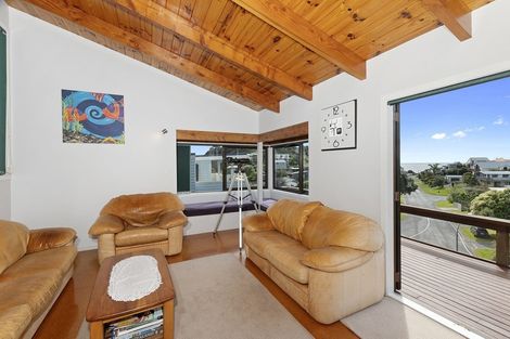 Photo of property in 25 Tapeka Road, Russell, 0202