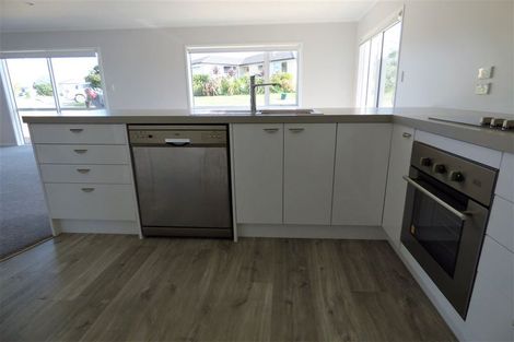 Photo of property in 14 Weka Street, Mangawhai, 0505