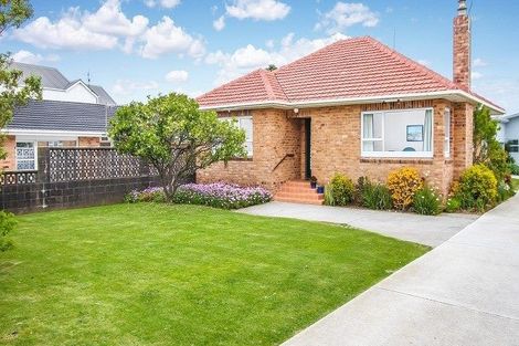 Photo of property in 123 Bucklands Beach Road, Bucklands Beach, Auckland, 2012