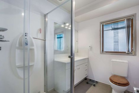 Photo of property in 20 Mandalay Place, Waiuku, 2123