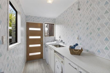 Photo of property in 8 Hamish Place, Sunnyhills, Auckland, 2010