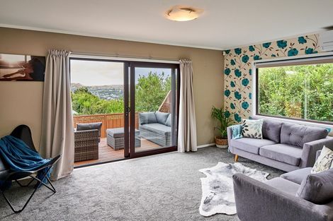 Photo of property in 15a Ruskin Road, Newlands, Wellington, 6037