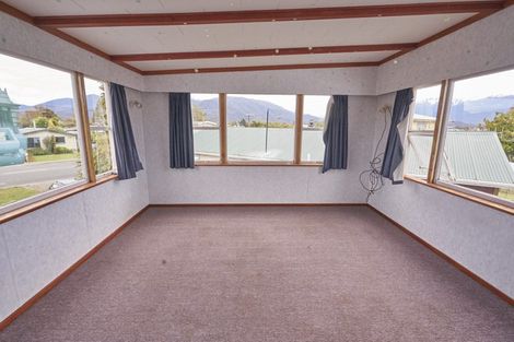 Photo of property in 24 Pompolona Street, Te Anau, 9600