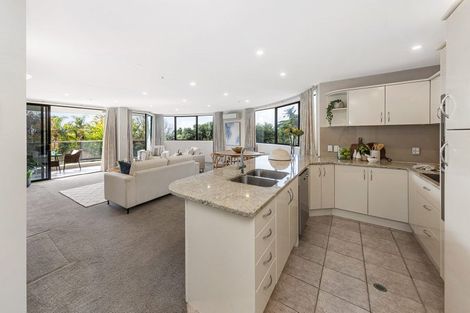Photo of property in 2d/175 Hurstmere Road, Takapuna, Auckland, 0622