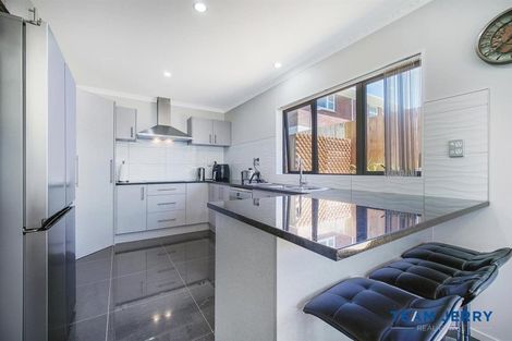 Photo of property in 28b Estuary Road, Weymouth, Auckland, 2103