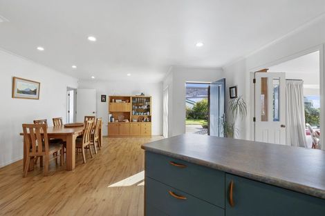 Photo of property in 3 Maple Crescent, Whalers Gate, New Plymouth, 4310