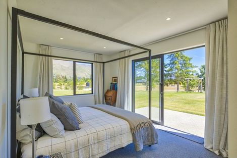 Photo of property in 2 Little Orchard Way, Wanaka, 9382