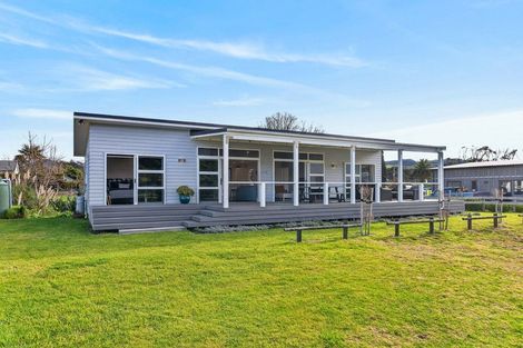 Photo of property in 4 Pinedale Crescent, Riversdale Beach, Masterton, 5872