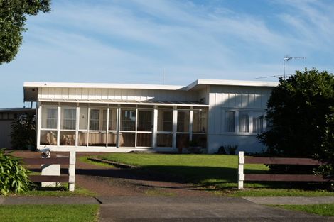 Photo of property in 31 Paparoa Road, Cockle Bay, Auckland, 2014