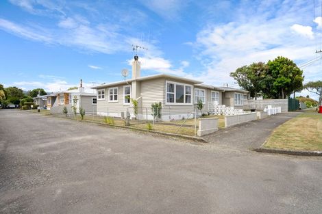 Photo of property in 34 Queenwood Road, Levin, 5510