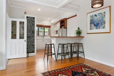 Photo of property in 18 Queen Street, Cambridge, 3434