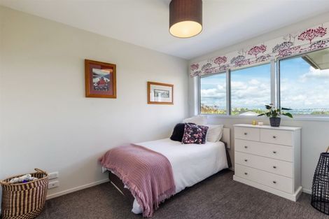 Photo of property in 17 Fowler Street, Northcote, Auckland, 0627