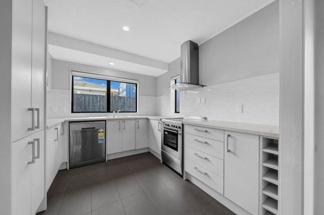 Photo of property in 2/7 Benygloe Place, Highland Park, Auckland, 2010