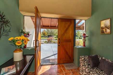 Photo of property in 100 Waihou Road, Levin, 5571