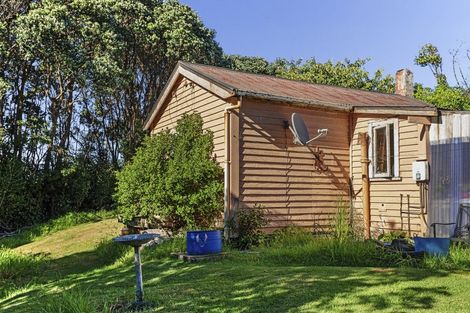 Photo of property in 6 Rangi Street, Mokau, 4376