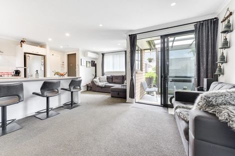 Photo of property in 32 Pragma Rise, Rototuna North, Hamilton, 3210