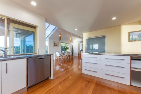 Photo of property in 43a Te Ahuahu Road, Piha, New Lynn, 0772