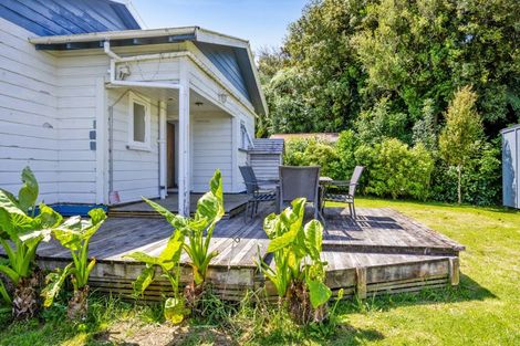 Photo of property in 18 Cumming Street, Okato, 4335