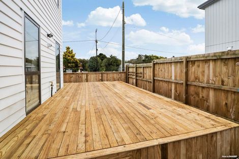 Photo of property in 6d Buisson Glade, West Harbour, Auckland, 0618