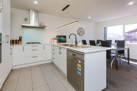 Photo of property in 26 Kapowai Boulevard, Takanini, 2112