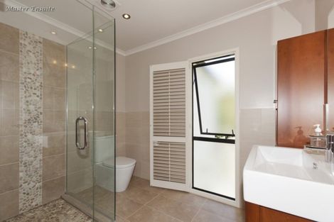 Photo of property in 16 Ventnor Drive, Paraparaumu, 5032