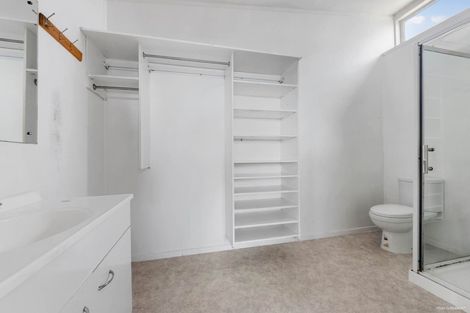 Photo of property in 15 Target Road, Totara Vale, Auckland, 0629