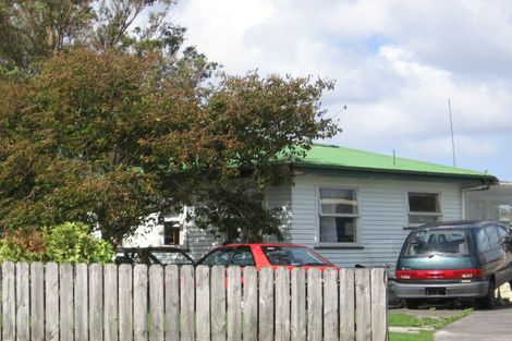 Photo of property in 30 Kirrie Avenue, Te Atatu South, Auckland, 0610