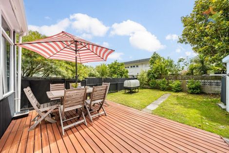 Photo of property in 6 Puriri Street, Eastbourne, Lower Hutt, 5013
