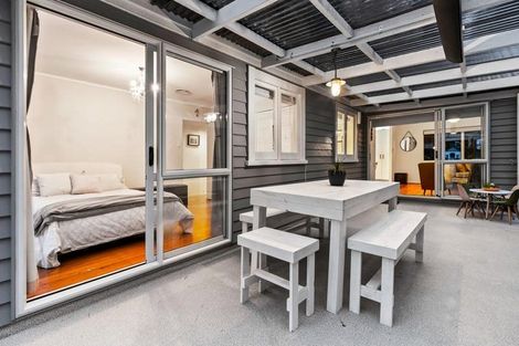 Photo of property in 30 Mahoe Road, Titirangi, Auckland, 0604