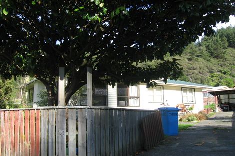 Photo of property in 27 Shackleton Grove, Stokes Valley, Lower Hutt, 5019