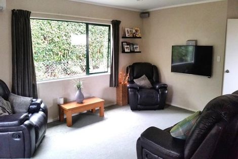 Photo of property in 1/5 Halberg Street, Glenfield, Auckland, 0629