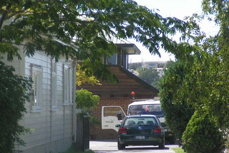 Photo of property in 2/137 Onewa Road, Northcote, Auckland, 0627