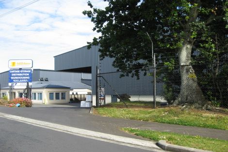 Photo of property in 8a Kiwi Esplanade, Mangere Bridge, Auckland, 2022