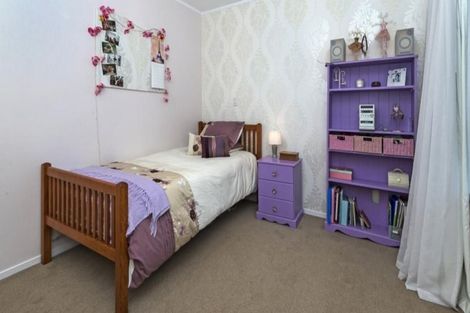 Photo of property in 8 Towra Place, Botany Downs, Auckland, 2010