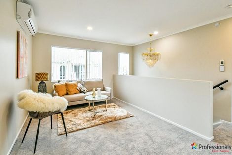 Photo of property in 18 Staten Place, Mangere, Auckland, 2022