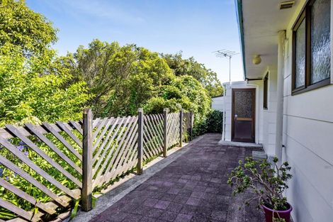 Photo of property in 180 Mangorei Road, Merrilands, New Plymouth, 4312