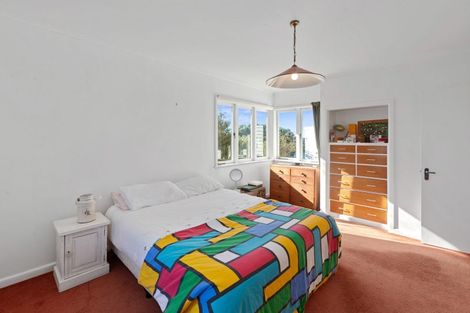 Photo of property in 79 Tiri Road, Tindalls Beach, Whangaparaoa, 0930