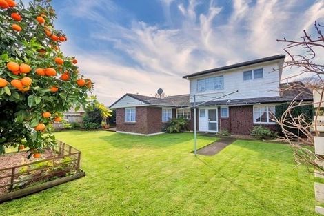 Photo of property in 15 Donzella Place, Conifer Grove, Takanini, 2112