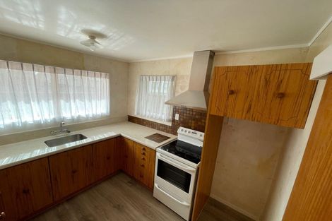 Photo of property in 2 Fitzwater Place, Henderson, Auckland, 0612