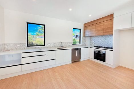 Photo of property in 16f Sheridan Drive, New Lynn, Auckland, 0600