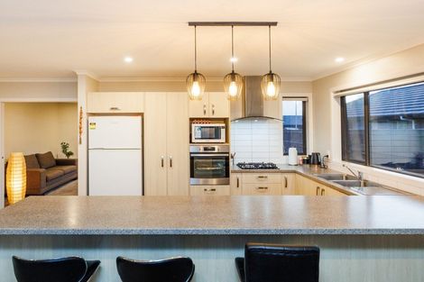 Photo of property in 7 Cyprus Place, Fitzherbert, Palmerston North, 4410