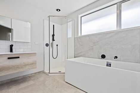 Photo of property in 2 Valley Heights Lane, Pukekohe, 2120